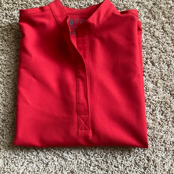 Figs XS Red Rafaela - Picture 3 of 3